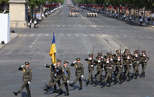 Маршем по Парижу. ЗСУ на параді у Франції