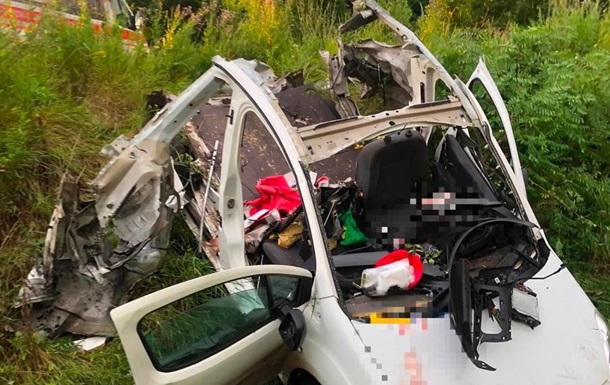 Росіяни вдарили по авто на Харківщині: загинув водій