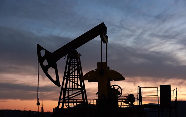 Переробка нафти в Китаї впала до мінімуму за шість років