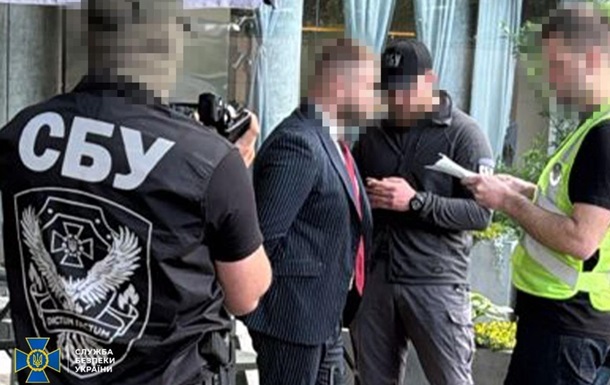 В Киеве задержали адвоката за взятку в 30 тысяч долларов