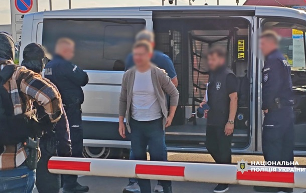 Із Німеччини екстрадували екснардепа, якого підозрюють у відмиванні 20 млн