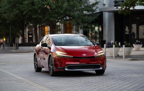 Toyota обновила Prius