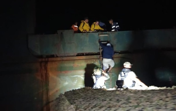 РФ нанесла удар по иностранному судну в Черном море, моряков эвакуировали