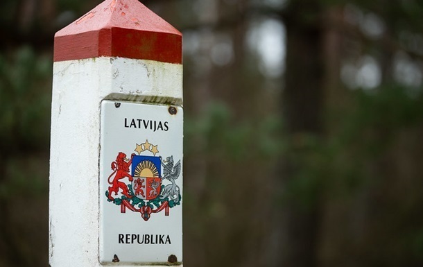 РФ і Білорусь стоять за напливом мігрантів перед виборами - прем єр Латвії 