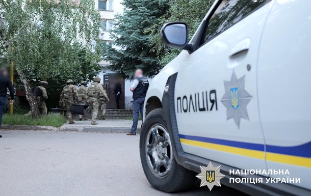 В Харькове мужчина бросился с ножом на ТЦК: полиция открыла огонь