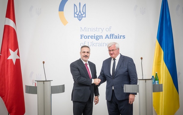 України і Туреччина обговорили шляхи відновлення свободи судноплавства