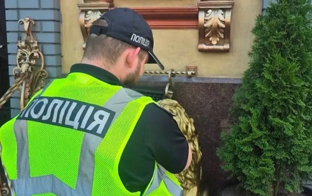 У Києві біля ресторану знайшли гранати в покинутій куртці