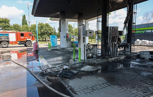 Удары РФ: на трассе от Харькова до Полтавы нет ни одной уцелевшей АЗС
