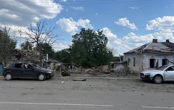 Росіяни вдарили по Балаклії: є жертва та поранені