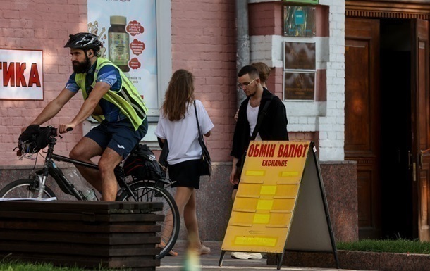 В обмінниках триває зниження курсу гривні