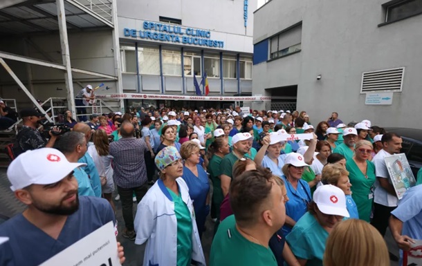 Тысячи медиков в Румынии объявили первую за 10 лет забастовку