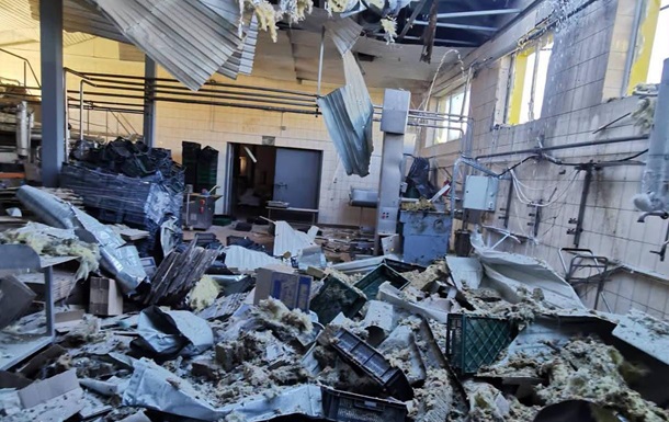 На Харківщині внаслідок обстрілів зруйновано молокозавод 