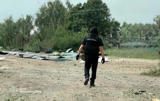 Пострадали 300 зданий: россияне атаковали село в Житомирской области