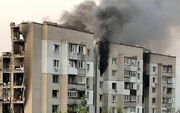 Авиационные бомбы РФ попали в многоэтажный дом в Херсоне