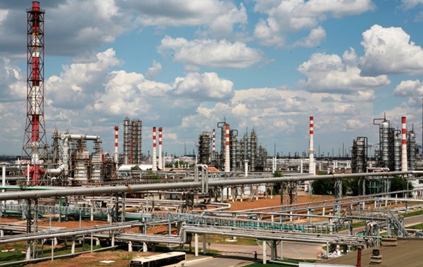 Удари України паралізували роботу Волгоградського НПЗ - ЗМІ