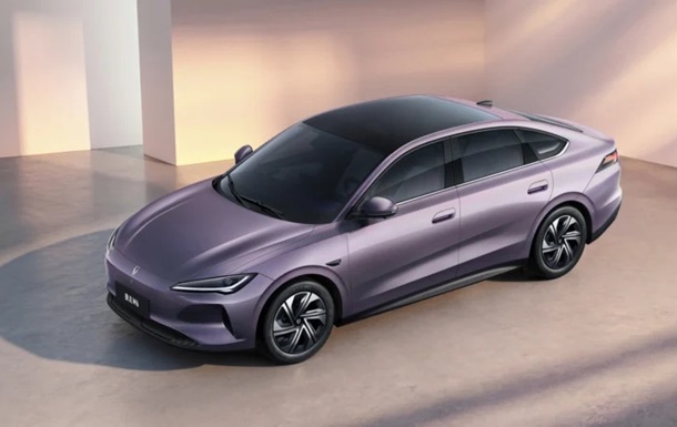 Volkswagen представив електричний седан Jetta M6 в Китаї
