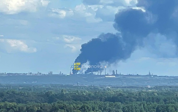 В Уфе горит НПЗ завод после атаки беспилотников