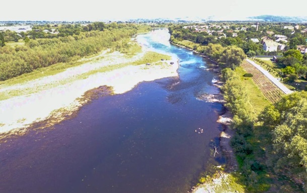 Дністер стрімко міліє: через посуху Україна обмежила водокористування