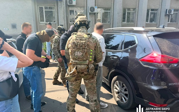 Налоговиков Сумщины поймали на взятке