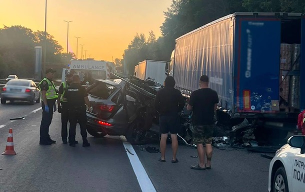 ДТП у Києві: загинули мати й 2-річна дитина 