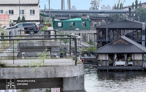 Причалы на Подоле вернули в собственность государства