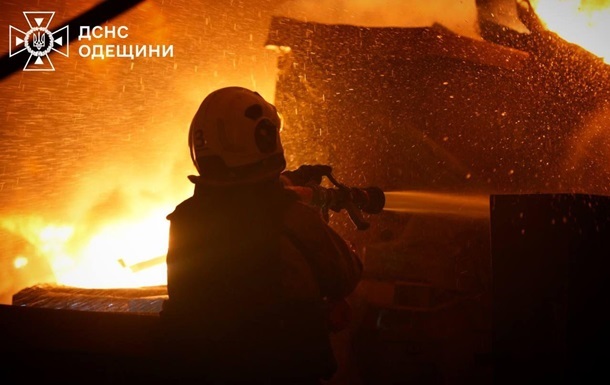 В Одессе российский дрон попал в пятиэтажный дом