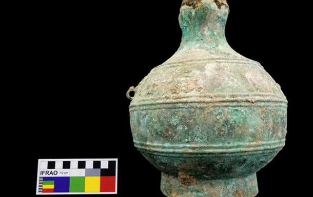 В Китае обнаружили 2300-летнее пиво в бронзовой бутылке
