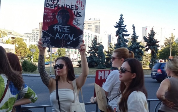 В Киеве требовали ускорить обмен пленными
