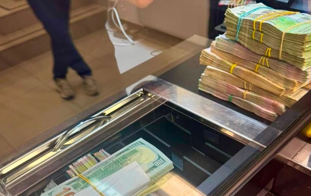 Налоговики накрыли сеть нелегальных обменников в Киеве