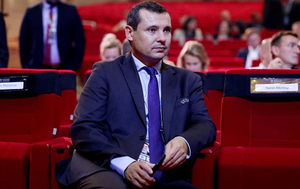 Скандал в ФИФА: директор покинул пост после критики Инфантино