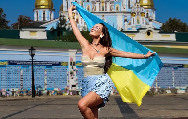 Акторку звинуватили у неповазі до меморіалу через її фотосесію