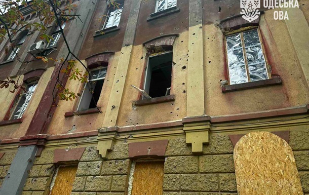 Удар по Одесі: пошкоджені навчальні заклади і багатоповерхівка