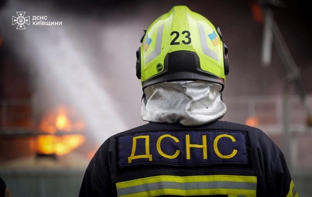 РФ атакует Киев: горит авто, поврежден стадион
