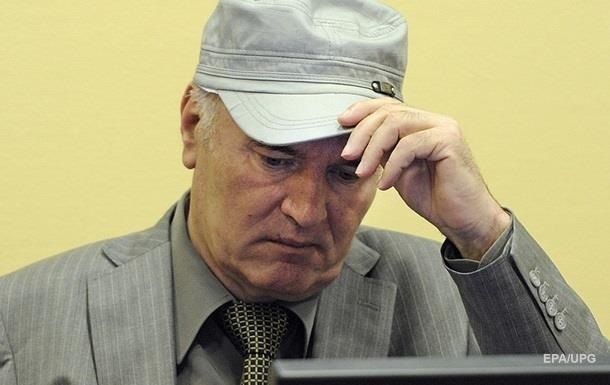 Осужденный за геноцид в Сребренице Ратко Младич умер в тюрьме ООН - СМИ
