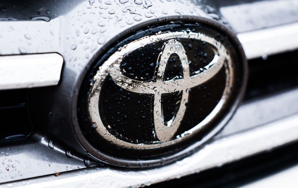 Продажі та виробництво Toyota впали у липні