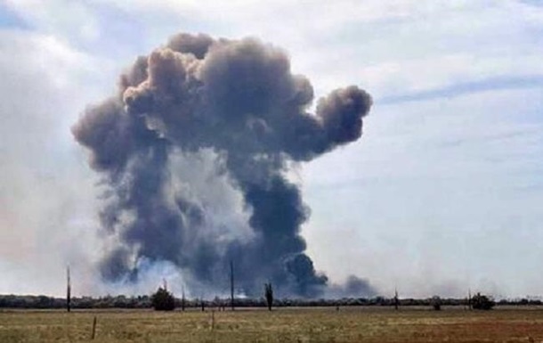 Велика пожежа спалахнула біля аеродрому у Джанкої