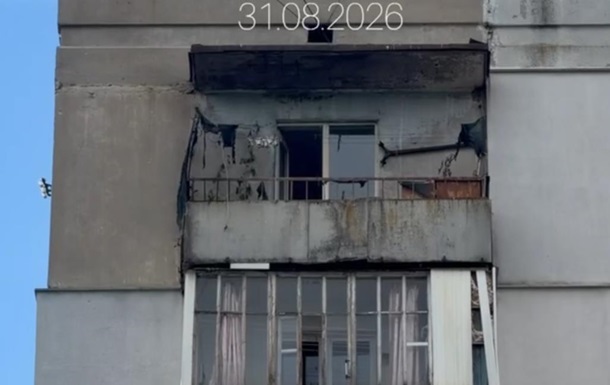 У Сумах дрон влучив у квартиру багатоповерхівки: є постраждалі