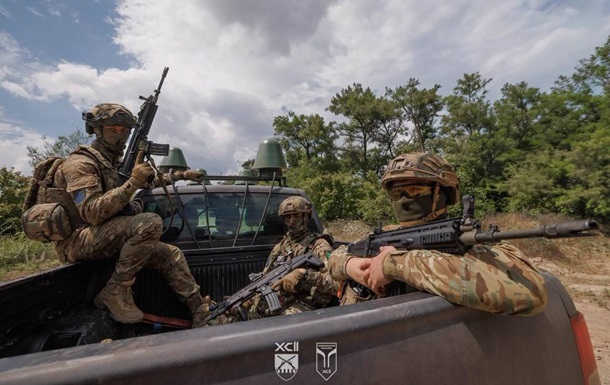 ЗСУ отримають 5 000 нових пікапів: перші авто вже передали війську