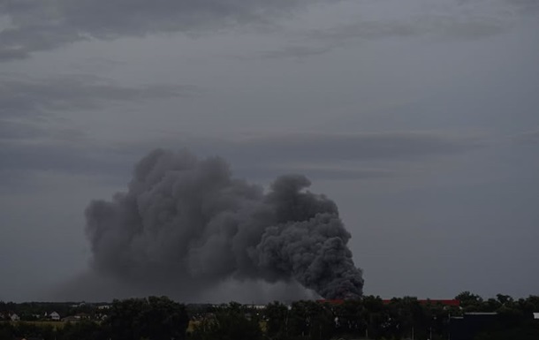 Россияне атаковали склады под Киевом