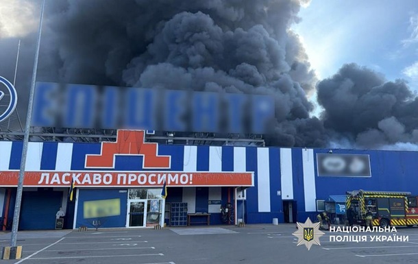 Росіяни вдарили по Епіцентру в Прилуках