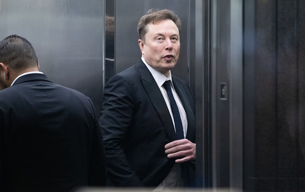 Маск отозвал иск против Apple