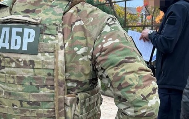 ДБР у межах операції Стоп трафік викрило канали збуту зброї та наркотиків