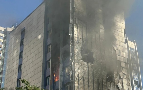 В центре Одессы РФ ударила дроном по админзданию