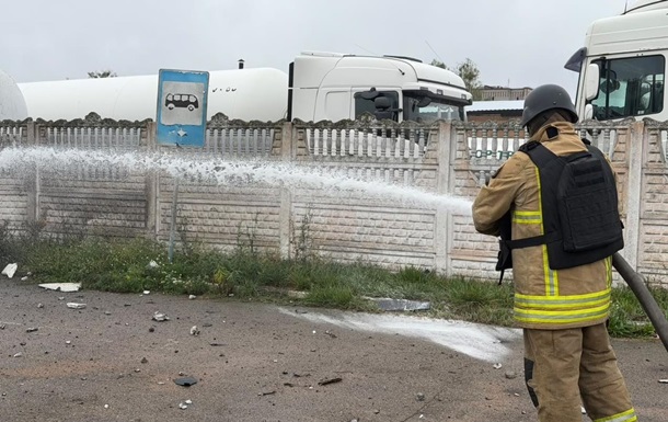 Россияне во второй раз за день ударили по АЗС в Житомирской области