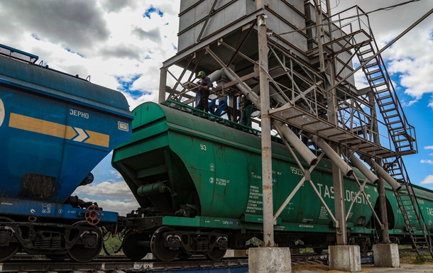 Українські аграрії втрачають мільярди через проблеми з логістикою