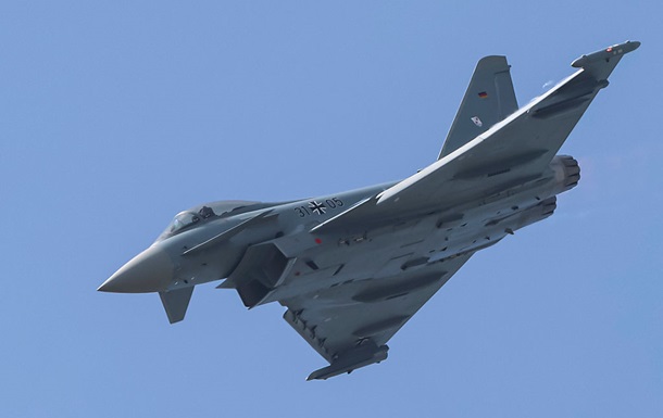 Германия перебросила в Латвию истребители Eurofighter