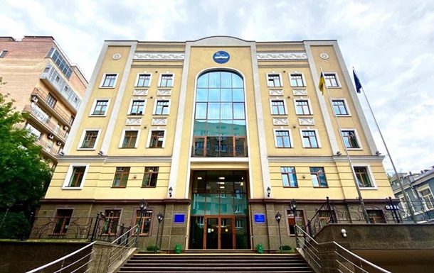 У Києві атаковано будівлю Вищої ради правосуддя