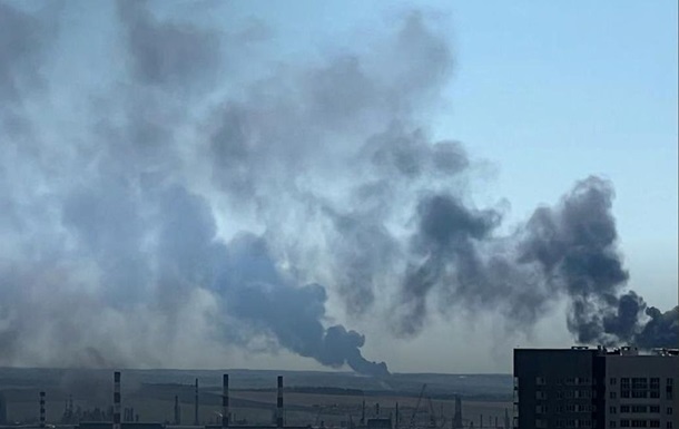Атака БпЛА зупинила один з найбільших НПЗ РФ - ЗМІ