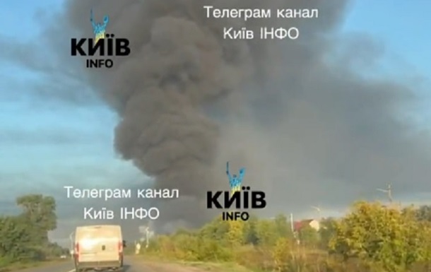 Под Броварами после атаки горят склады