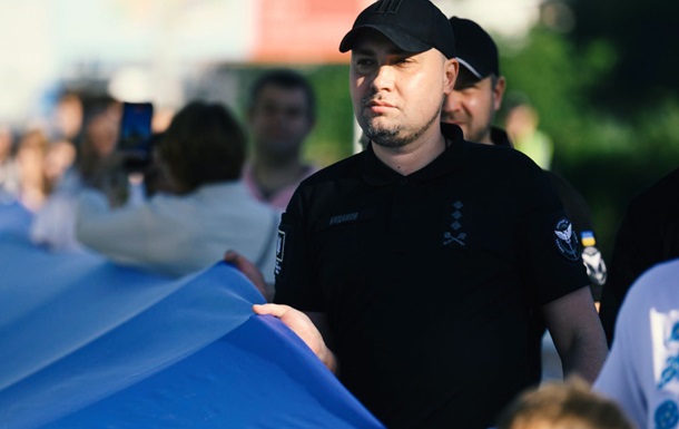 Нежность Буданова к жене покорила сеть